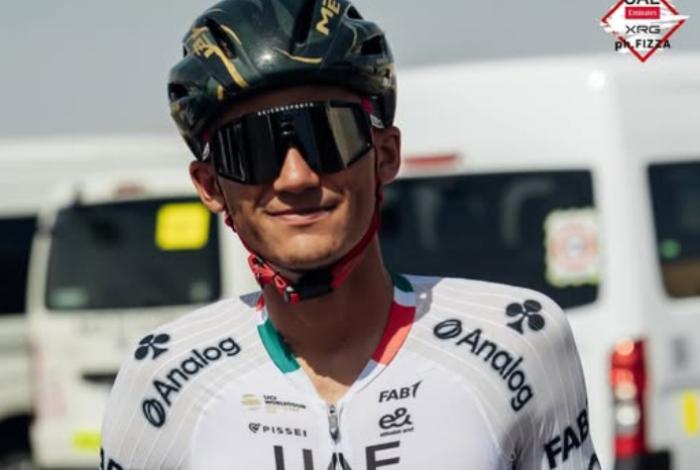 El mexicano Isaac del Toro arranca temporada y se impone al esprint