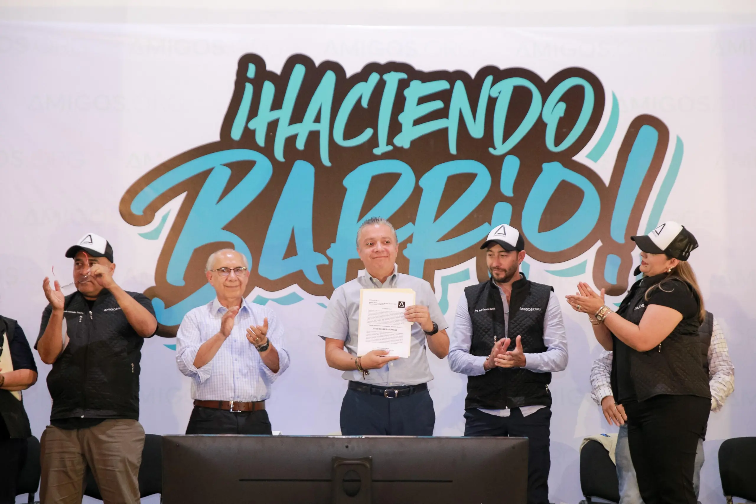 “El padrino amigo de “Haciendo Barrio” indicó que es necesario brindar apoyo a quienes se están esforzando por salir adelante porque son el motor de la economía”