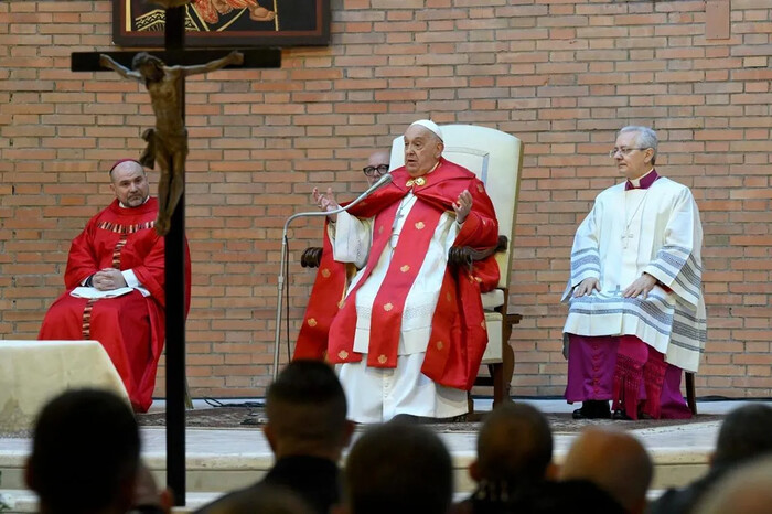 El Papa Francisco continúa recuperándose en hospital de Roma