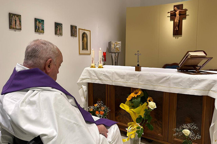 El papa Francisco haría su primera aparición pública desde la ventana del hospital