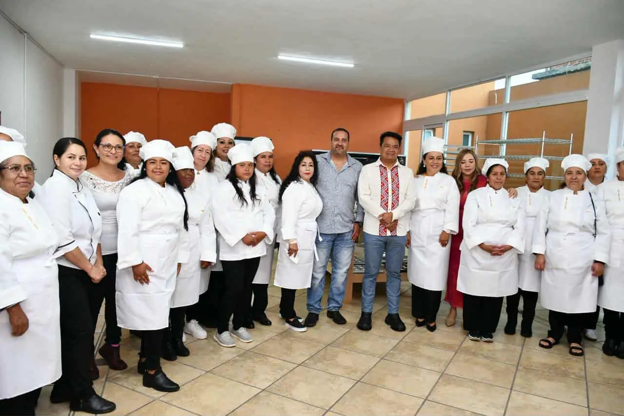 El Secretariado Ejecutivo del Sistema Estatal de Seguridad Pública (SESESP) inauguró dos talleres productivos de la Red de Mujeres Constructoras de Paz (Mucpaz) en el municipio de Quiroga