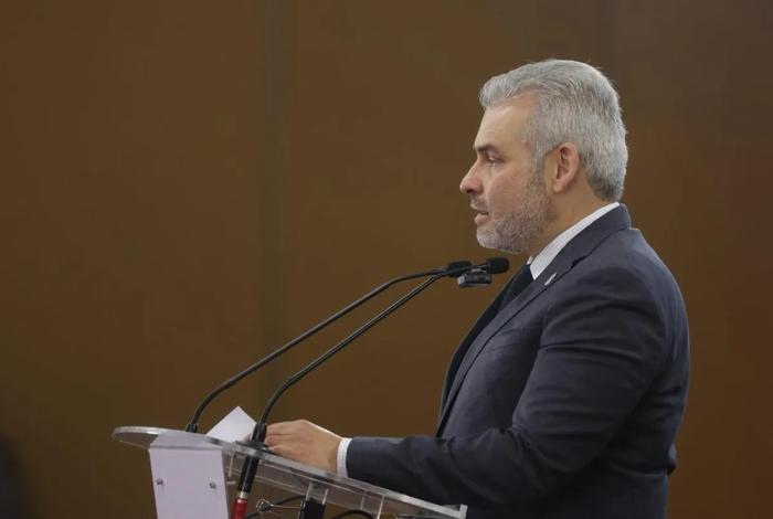 “El sicario tenía tatuajes de varios cárteles; no sabemos a quién servía realmente’”: Bedolla