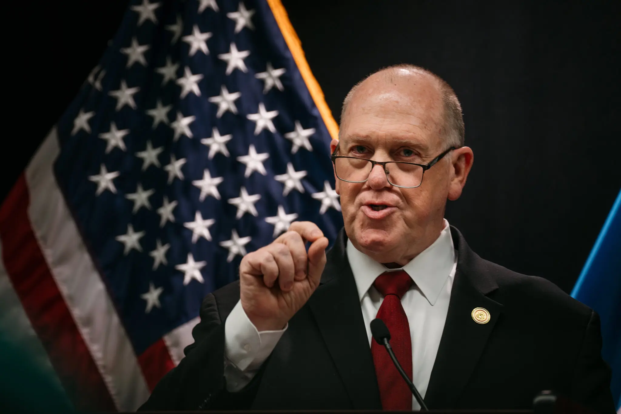 El zar fronterizo en EU anuncia el retiro de 700 agentes Minneapolis