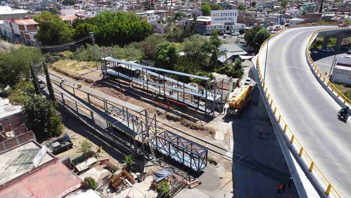 Emite Alfonso Martínez alerta vial por colocación de puente peatonal en Av. Siervo de la Nación