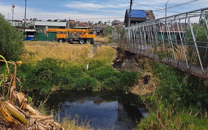 Emite Gobierno de Morelia alerta vial por colocación de puente peatonal