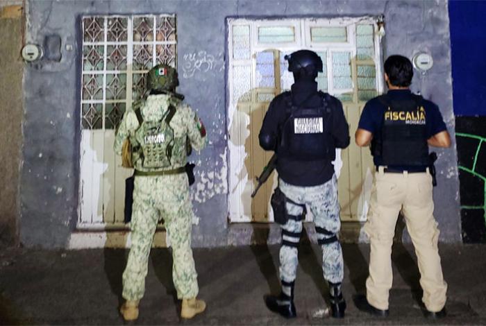 En cateo en la colonia Industrial de Morelia, FGE asegura 925 dosis de narcótico y detiene a una persona