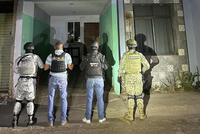 En cateo FGE asegura más de 300 dosis de metanfetamina y detiene a un hombre, en Morelia