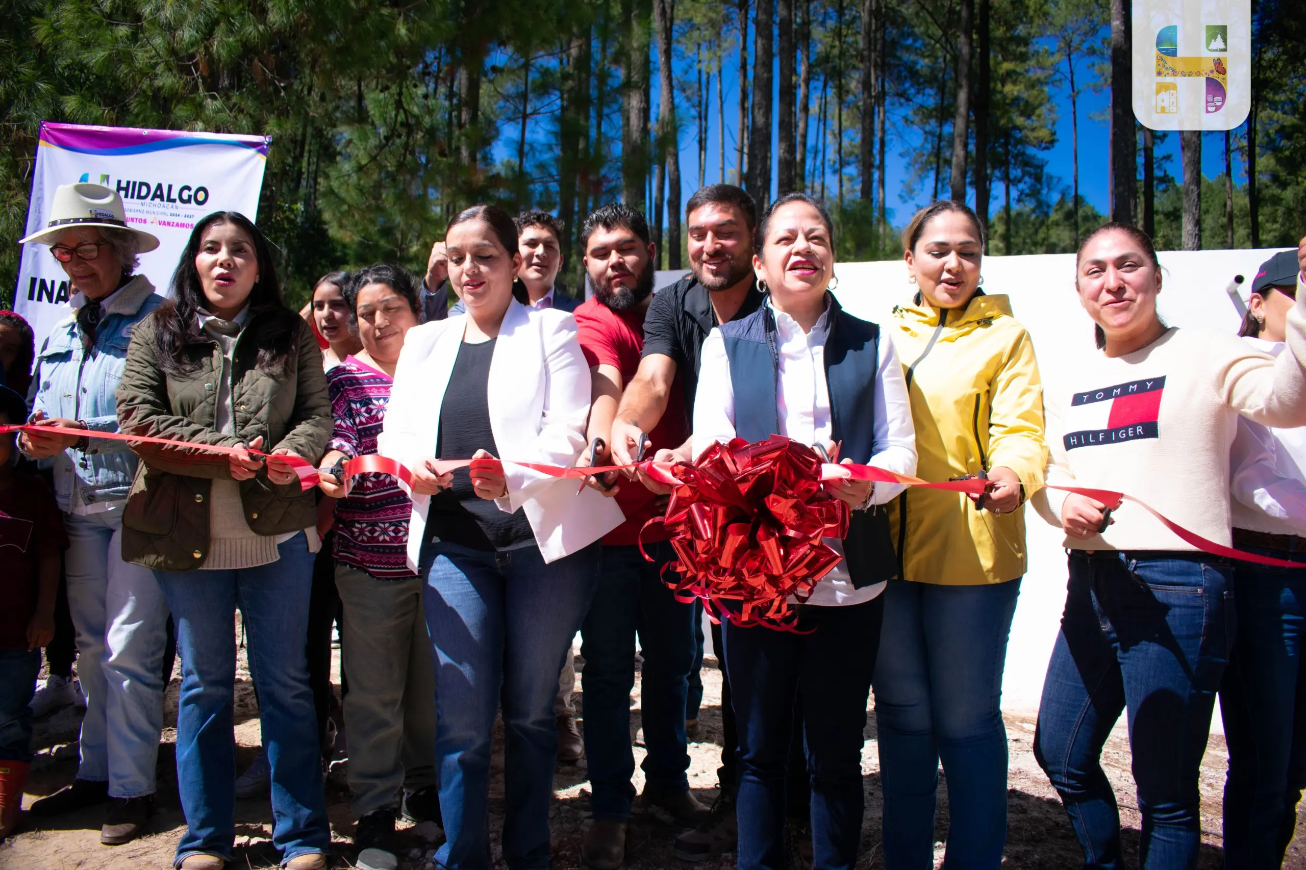 En gira de trabajo, Jeovana Alcántar, inauguró el tanque de almacenamiento de agua en la localidad de Peñuelas perteneciente a la Tenencia de Huajúmbaro