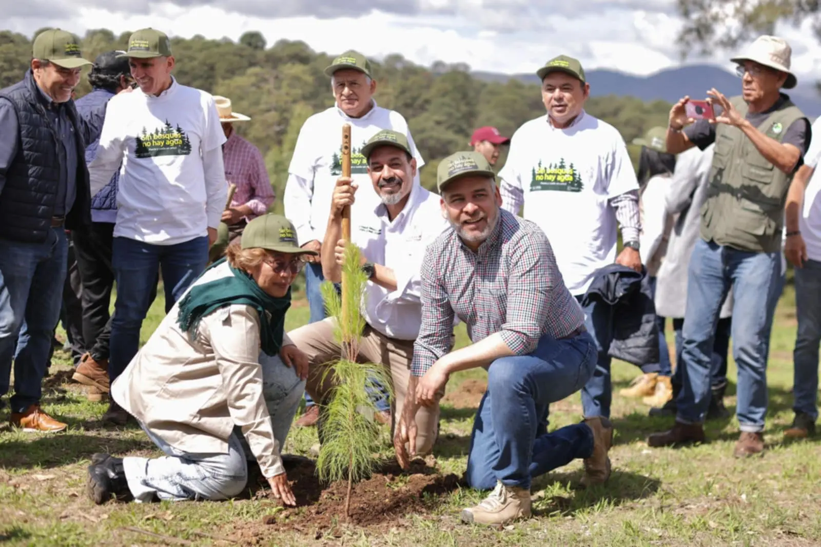 En julio inicia dispersión aérea de 200 mil semillas para reforestar: Bedolla