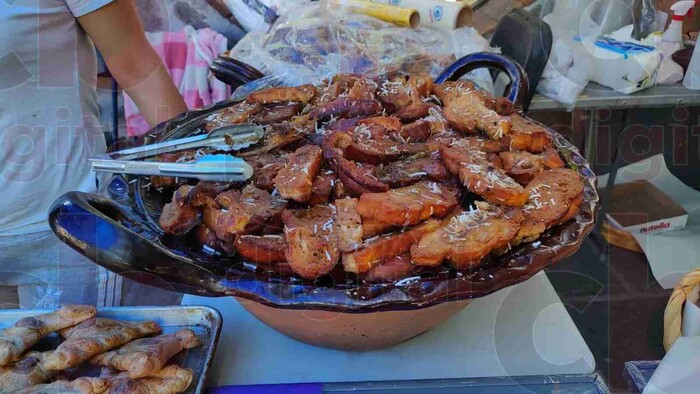 En la plaza del Carmen se realiza el quinto festival de la empanada y la capirotada