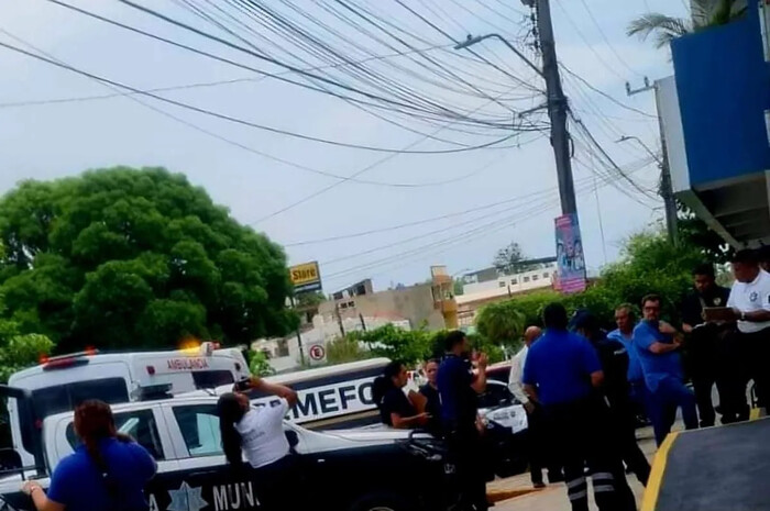 En Lázaro Cárdenas, muere hombre en el SAT tras desvanecerse