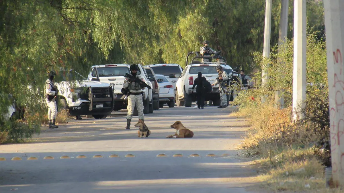 En pozo de agua encuentran 5 cuerpos en los límites Villagrán y Juventino Rosas