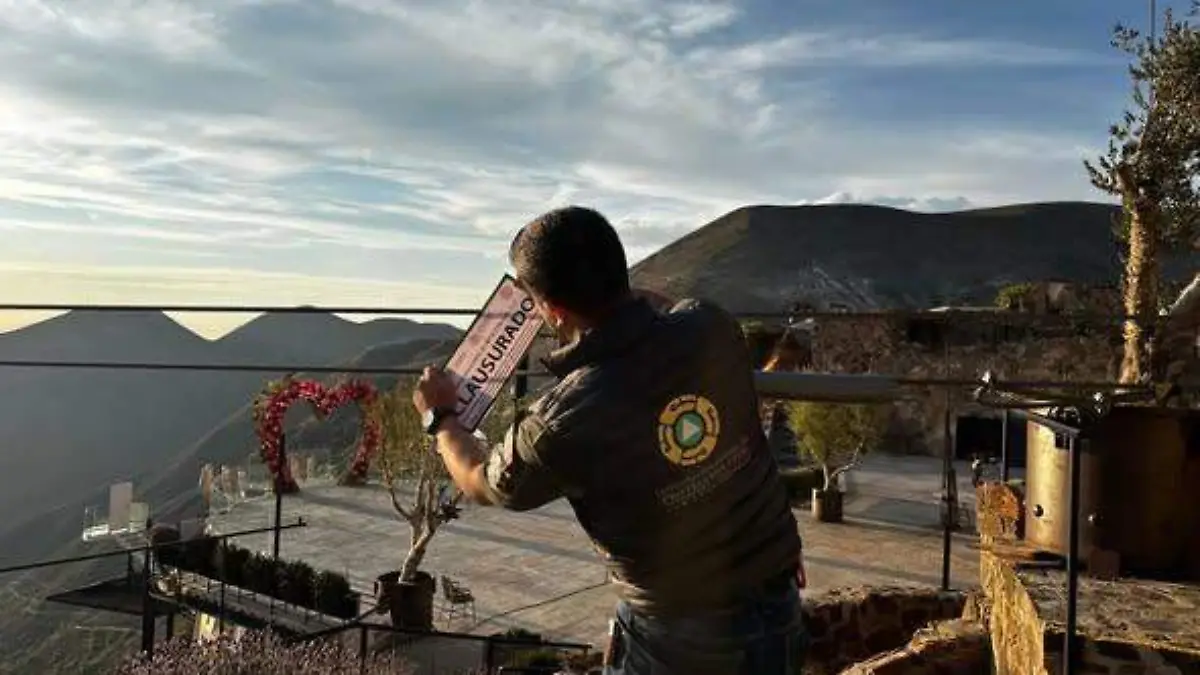 En Real de Catorce clausuran tirolesa tras quedar una menor suspendida en un cable