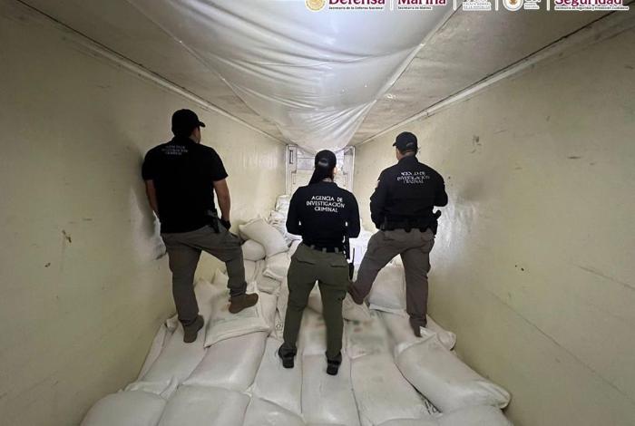 En Sinaloa, detienen a dos personas que transportaron más de 300 kilos de metanfetamina en un tractocamión