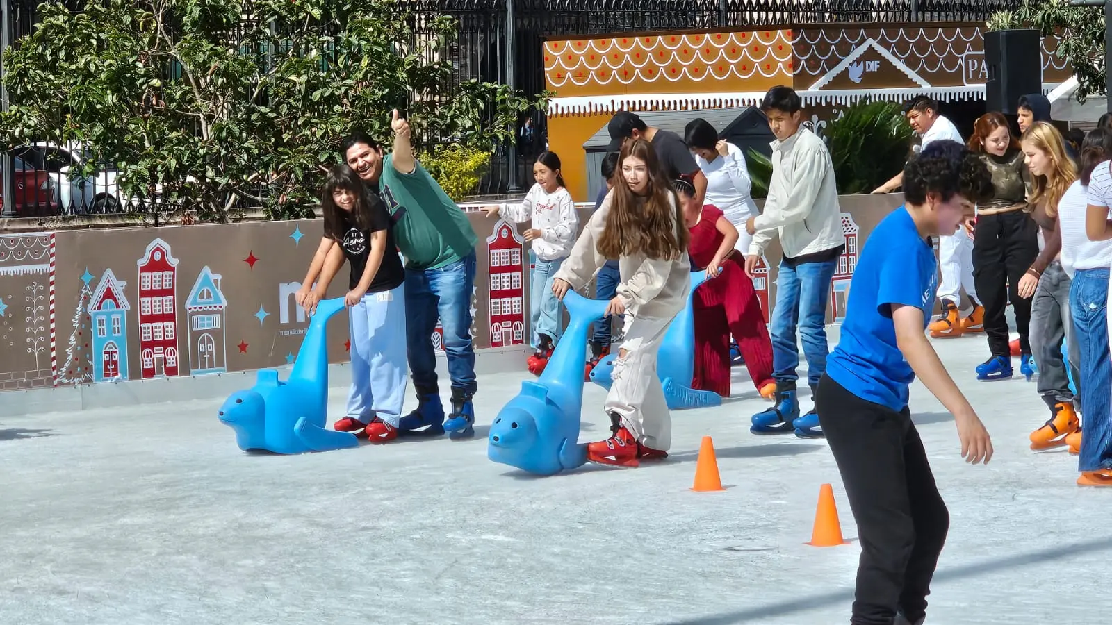 En sus primeros 5 días, la pista de hielo cautiva a locales y visitantes