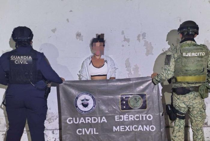 En Tianguis Limonero de Apatzingán, detenida mujer con equipo de radiocomunicación: SSP