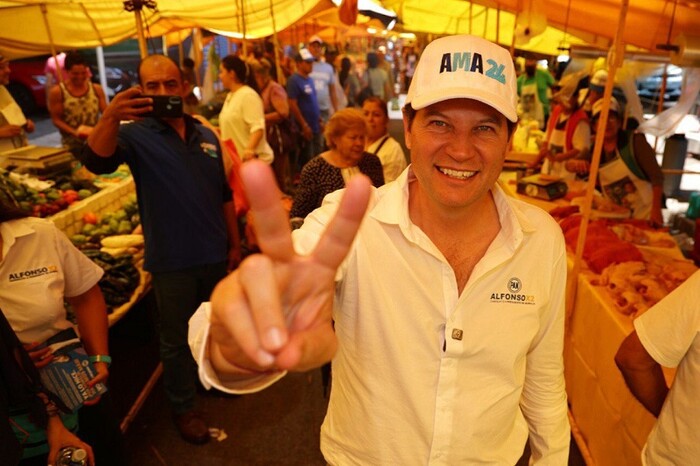 En tianguis y mercados, Alfonso Martínez multiplica apoyo de morelianos