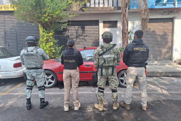 En tres cateos, en Morelia, aseguran dr0ga y detienen a un hombre y a dos mujeres