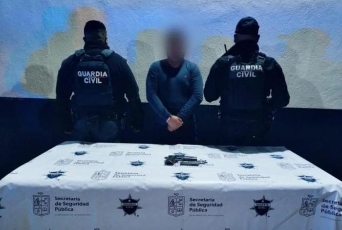 En Tzintzuntzan detienen a policía auxiliar por conducir bajo influjos del alcohol y en posesión de arma de fuego
