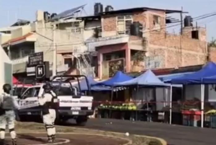 Encapuchados balean a comerciante que atendía su puesto, en Jacona