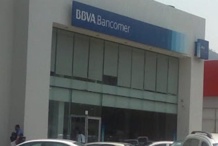 Encapuchados roban 5 millones de pesos a cuentahabiente de Bancomer