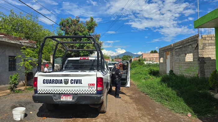 Encuentran cadáver de un hombre y restos óseos de otro en lote baldío