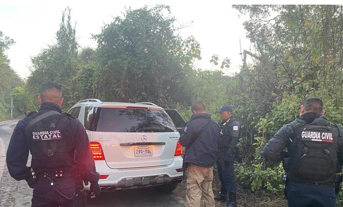 Encuentran camioneta abandonada cerca de Copándaro