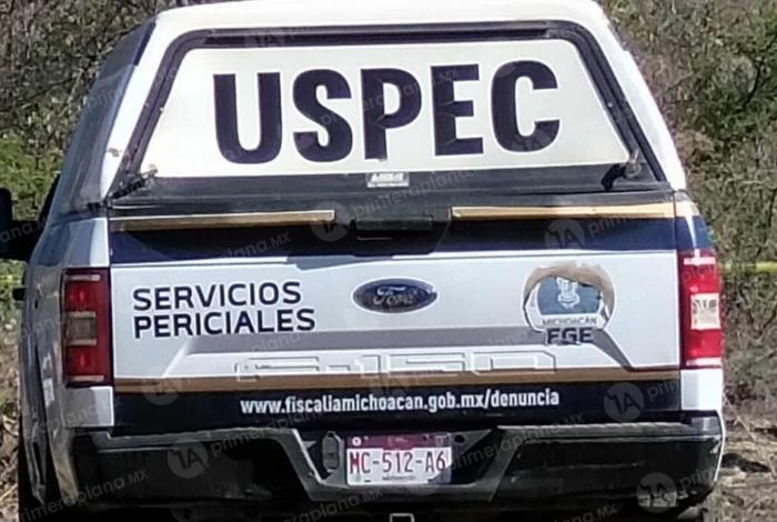 Encuentran cu3rp0 mani4tad0 en terracería de Cuitzeo