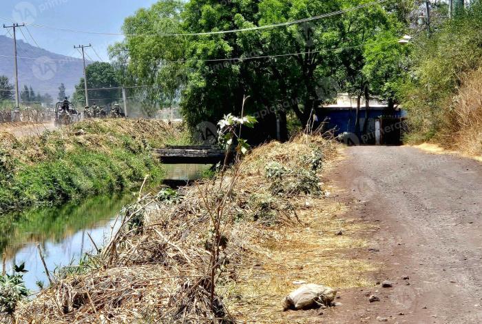 Encuentran cu3rpo en canal de aguas negras, en Zamora