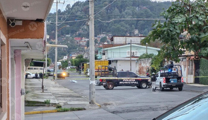 Encuentran cuerpo a media calle en Uruapan