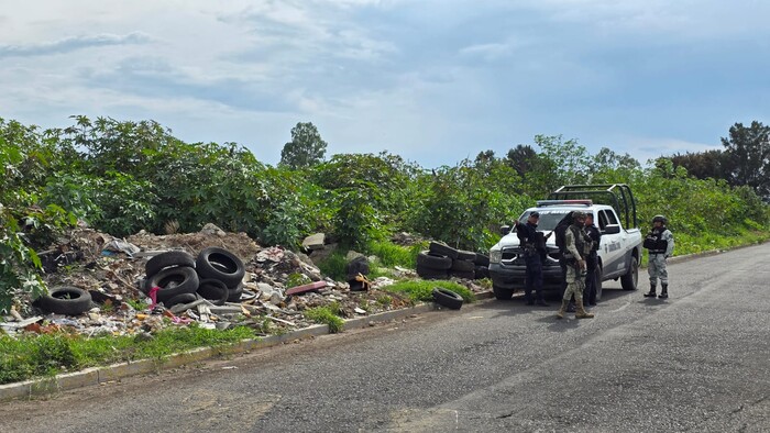 Encuentran cuerpo de mujer maniatado y tirado en un predio