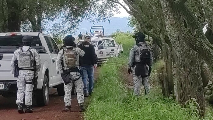 Encuentran cuerpo de un hombre en camino a terracería