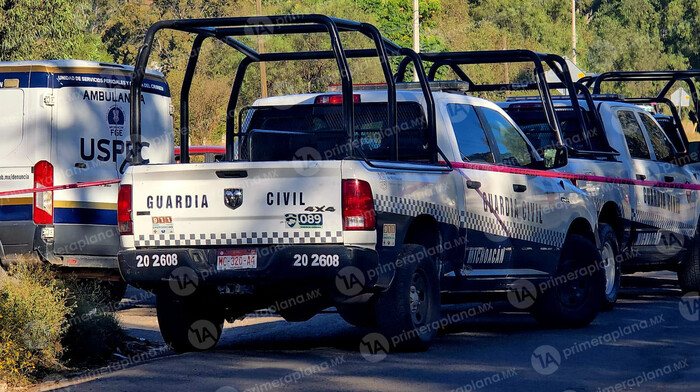 Encuentran cuerpo dentro de una camioneta, en carretera de Charo