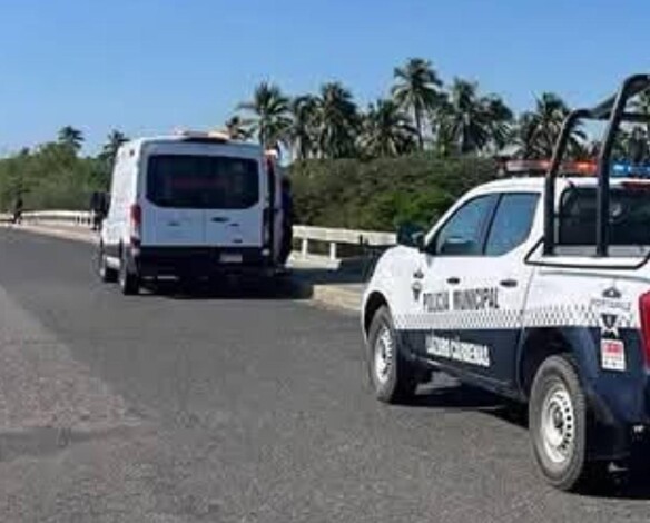 Encuentran cuerpo flotando en canal de aguas negras