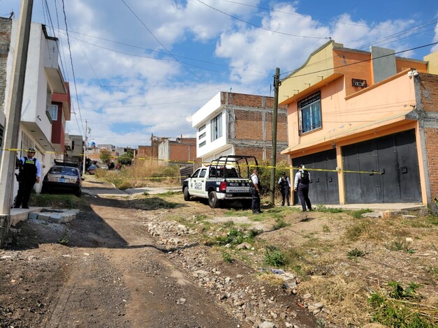 Encuentran f3to humano tirado en terreno baldío