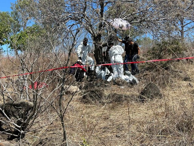 Encuentran restos de 16 personas en narcofosa de Jacona