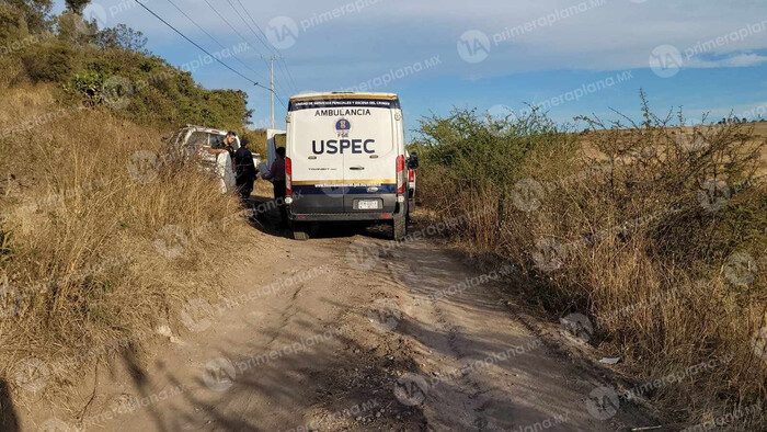 Encuentran un cuerpo en brecha de terracería, en Huiramba