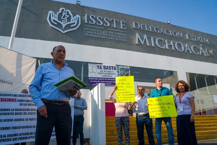 Entre bloqueos y tomas, trabajadores de Salud se manifiestan en Morelia