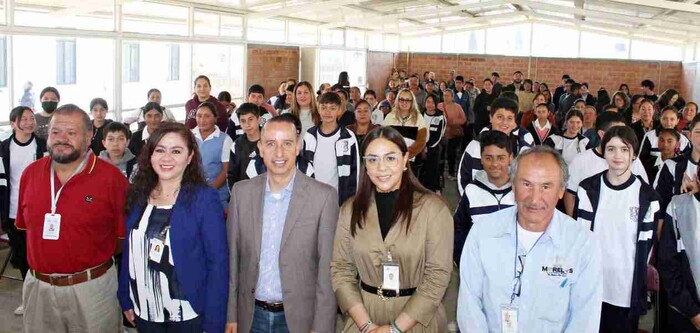 Entrega Ayuntamiento de Morelos becas de excelencia académica a estudiantes de nivel básico y medio superior