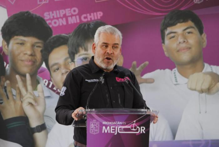 Entrega Bedolla más de 8 mil 500 chips del Programa D4TA a estudiantes de Conalep