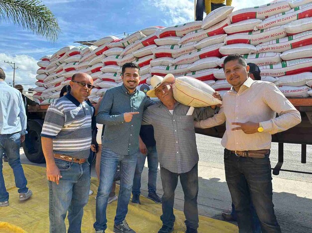 «Entrega de fertilizante en Yurócuaro continuará desarrollando el sectorusual»: moisés 6favarno