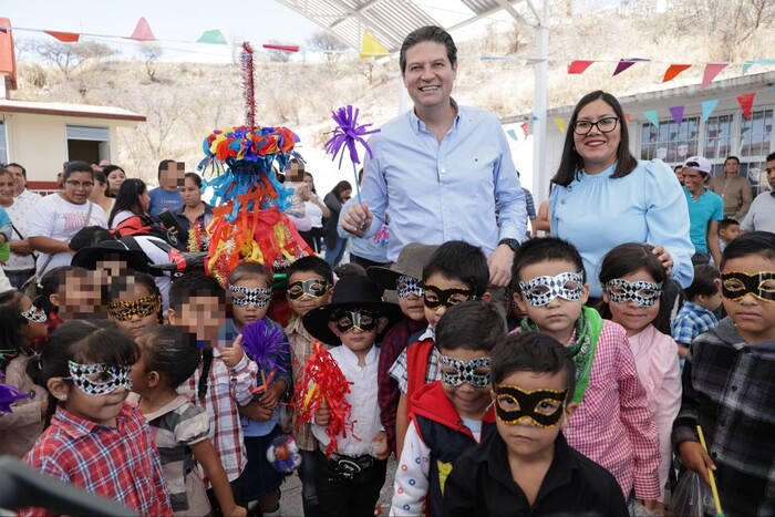 Entrega Gobierno de Alfonso Martínez, apoyo a escuelas públicas de la periferia.