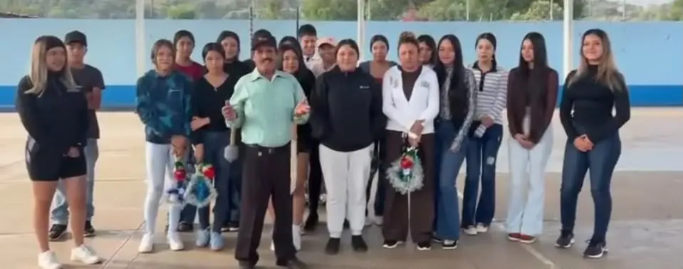 Entrega Julio César Conejo apoyos a la educación y la cultura en El Desmonte