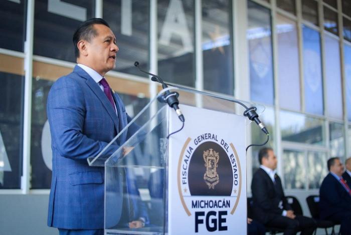 Entrega nombramientos a nuevos agentes, policías y peritos de la FGE; obtuvieron los puntajes más altos