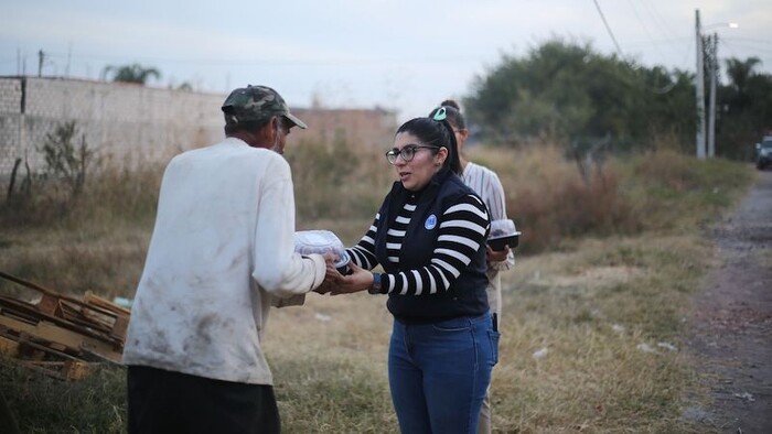 Entrega Vanhe Caratachea cenas a familias piedadenses