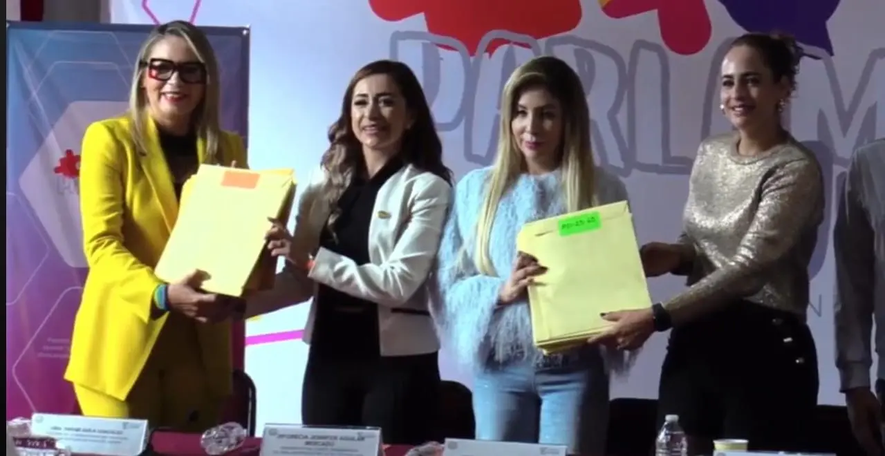 Entregan iniciativas y proyectos sociales para integración de Parlamento Juvenil