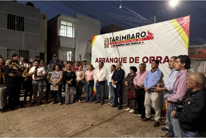 Eric Gaona da banderazo de arranque a pozo de agua en Fracc. Campestre Tarímbaro