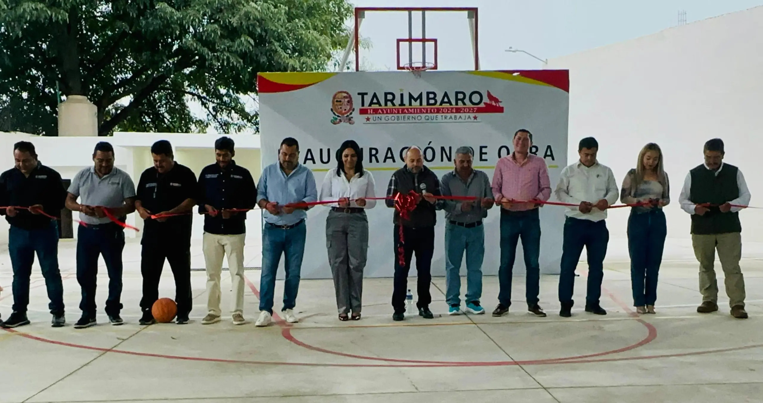 Eric Gaona entrega nueva unidad deportiva y anuncia más obras para El Colegio