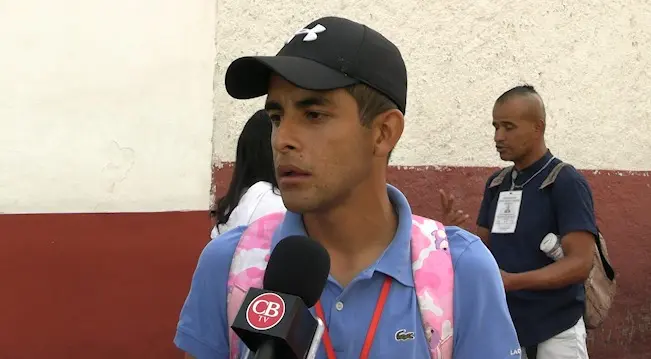 Eric vende bolsas en Morelia para salir de las adicciones