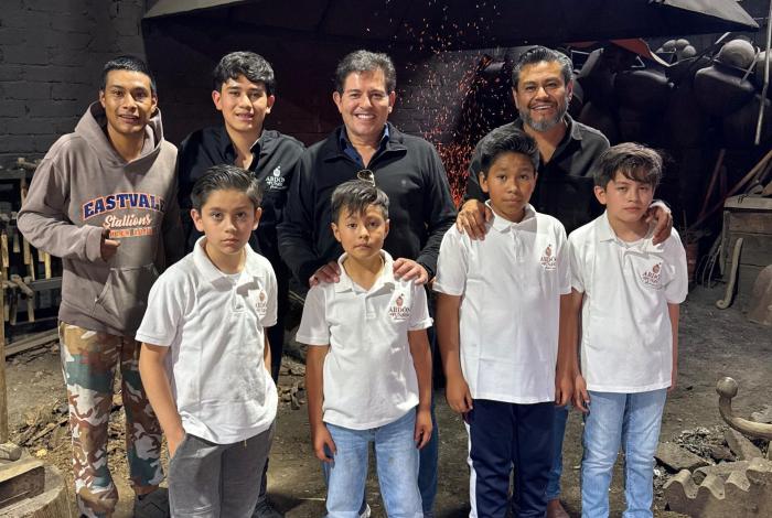 Ernesto Laguardia visita el Pueblo Mágico de Santa Clara del Cobre